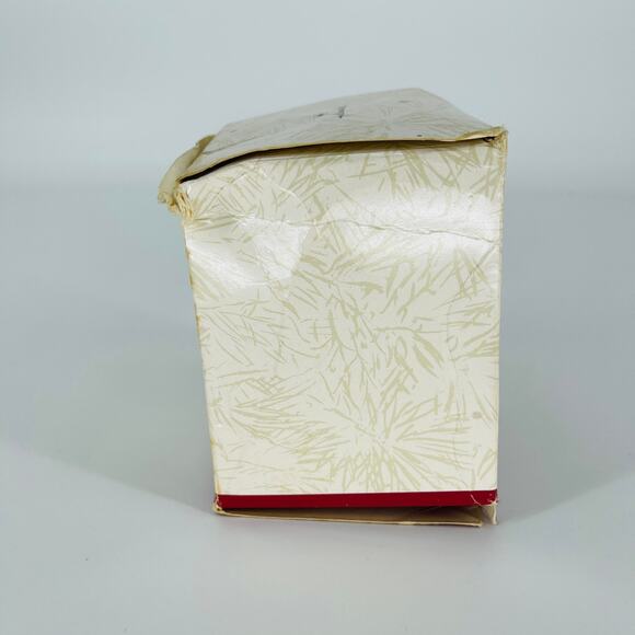 Hallmark 1996 Holiday Barbie Handcrafted Keepsake Ornament Collector's Series - Picture 13 of 15